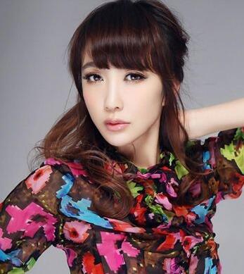 三角脸型女生适合的长发发型图片