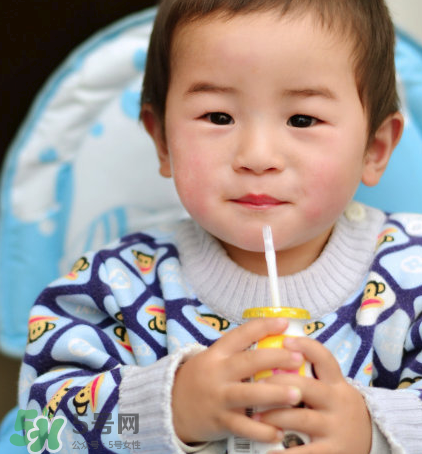 儿童能喝老年人奶粉吗？老年人奶粉小孩能不能喝？