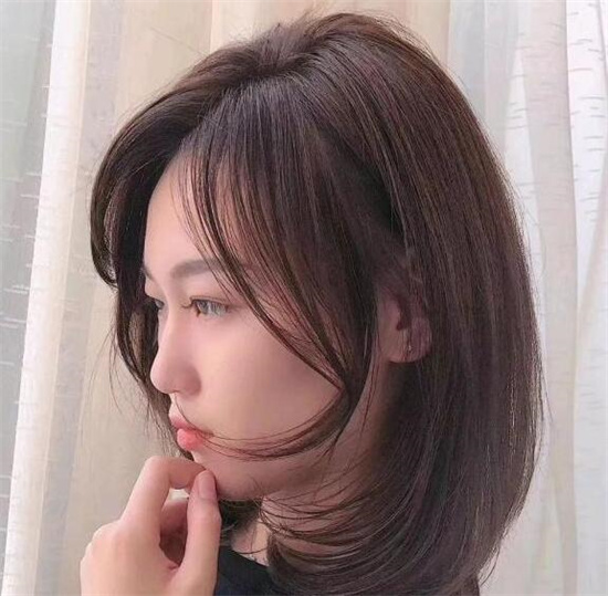 中长直发梨花头发型,梨花头怎么剪好看呢？
