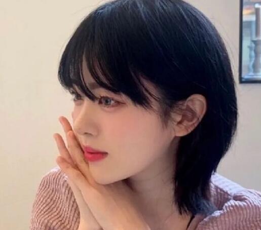 40岁女人的减龄短发,一定要简约大气才更显年轻