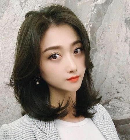 直发发型女中长发 2021最洋气直发发型推荐