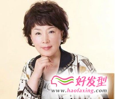 2018秋冬流行的中年妇女发型推荐 打造出时尚又优雅的造型