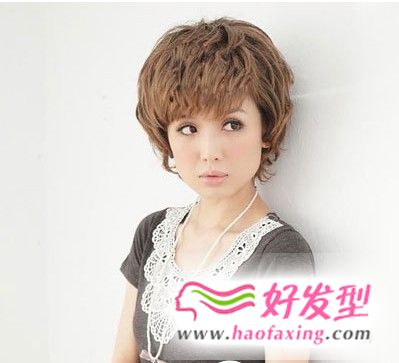 2018秋冬流行的中年妇女发型推荐 打造出时尚又优雅的造型