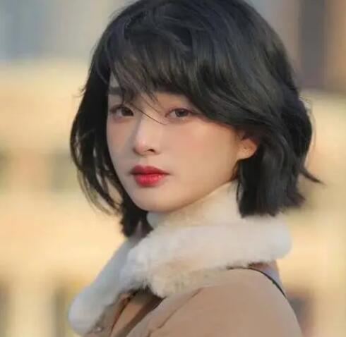 短发图片女2022新款减龄烫发,气质最佳的短发发型