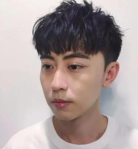 男生好看的蓬松烫发,日常发型越自然越好看