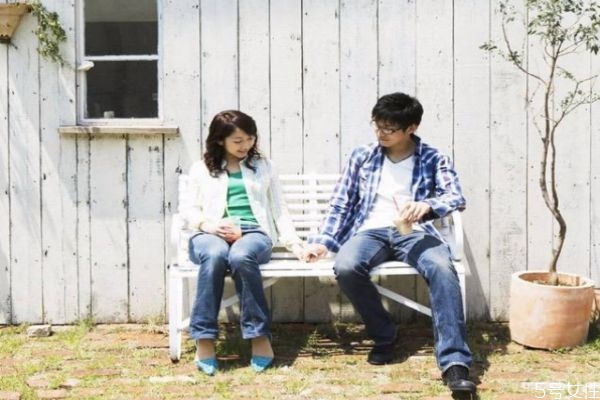 试探一个男人玩你还是爱你 用来考验男人的方法