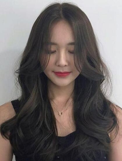 卷发发型女2022最新款,秀出女人最魅力的不变性感