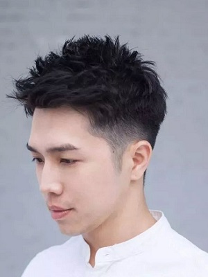 2019夏季男生流行什么发型  男生短发精神帅气发型推荐