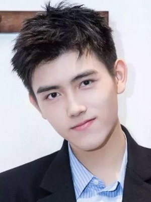 夏季男生流行发型短发  清爽帅气的发型夏季首选