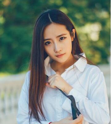 瓜子脸女生夏天流行的时尚长发发型