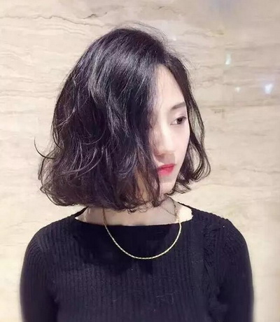 2017年短发流行线条烫发型图片大全