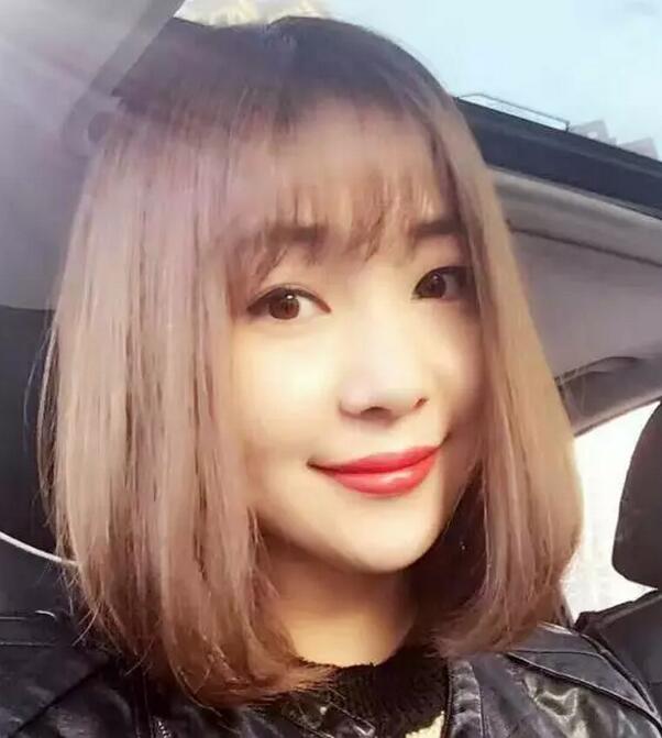 2017流行减龄时髦包包烫发型合集