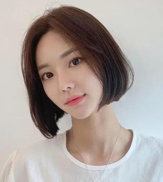 2021年短发最新发型女减龄,发型都十分的清新减龄