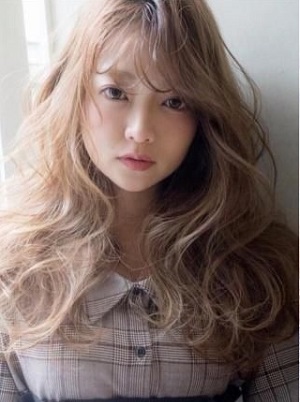 ​春天必备最流行烫发发型  减龄又瘦脸美美哒