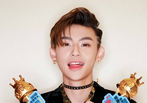2021年男生斜刘海的几种设计 适合矮额头男生梳的热点刘海短发