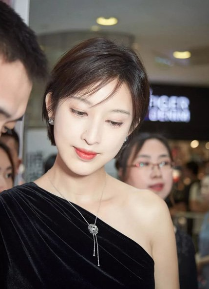 方脸女生适合拔直发吗？成为美少女的全套直发