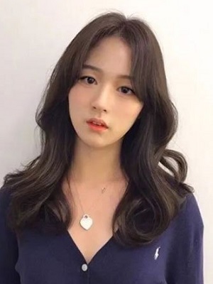 脸大女生适合什么发型 2022什么发型显脸小