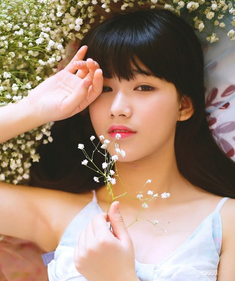 圆脸女生直发适合刘海年轻漂亮的女生长发