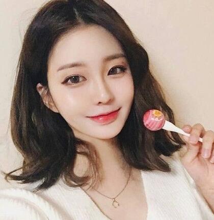 头发多又厚的适合的短发女图片