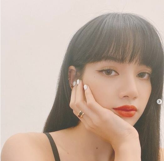 Lisa俏皮微卷卷发造型,凌乱自然甜美暴击