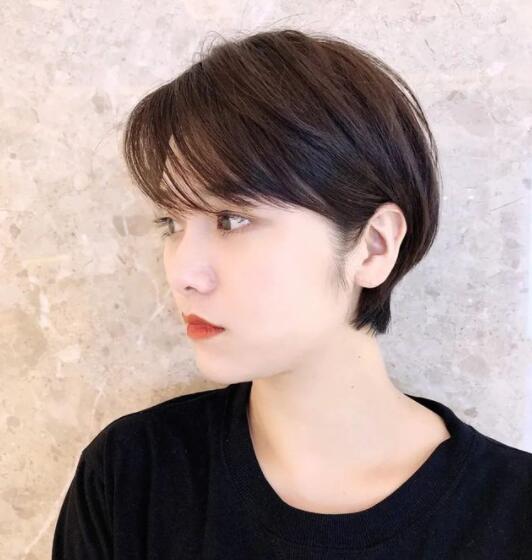 女士时尚个性短发发型图片,气质减龄必选的短发发型