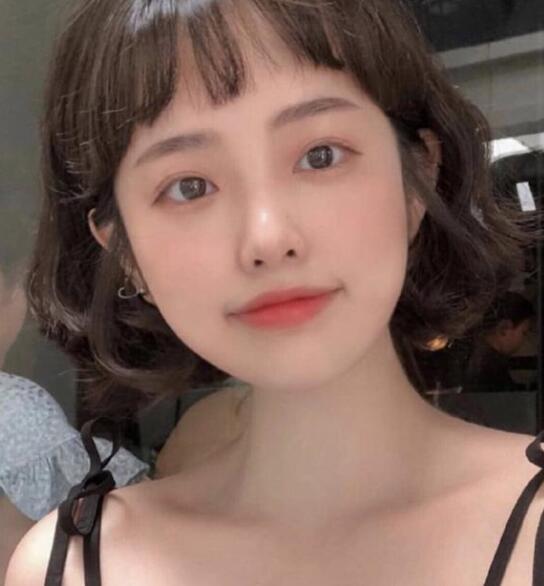 女士时尚潮流短发发型图片,这三款甜美可爱发型