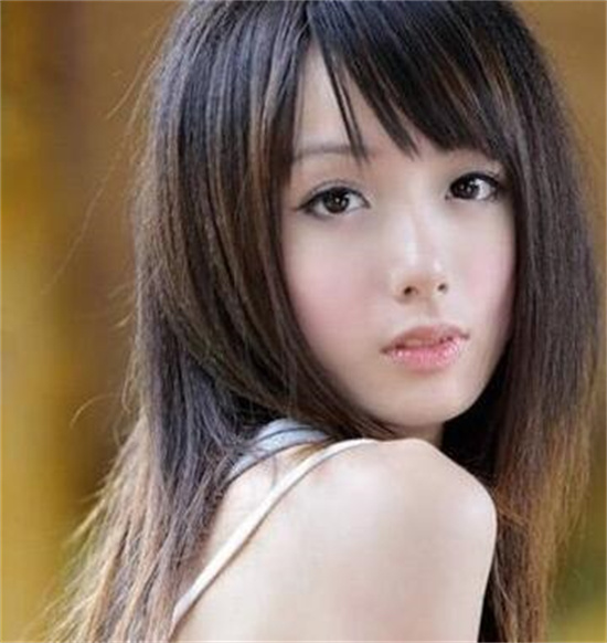直发发型女中长造型 清纯女生一定换上的直发发型