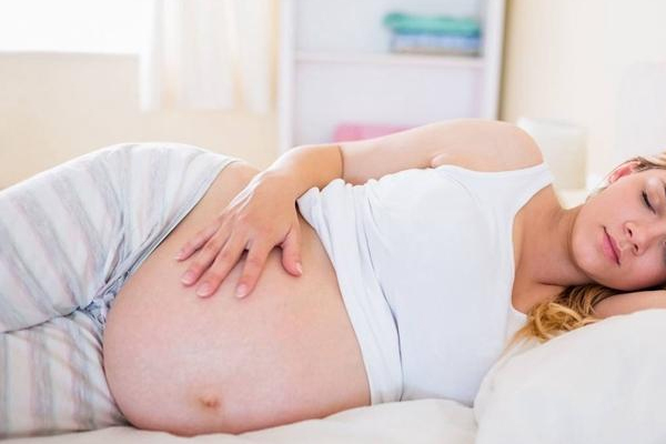 孕妇长期左侧睡的危害 容易睡出斜颈宝宝