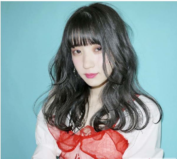 日系温柔微卷女生,性感低调且简约