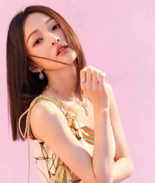 女生染发什么颜色显皮肤白,2022流行的显白发色