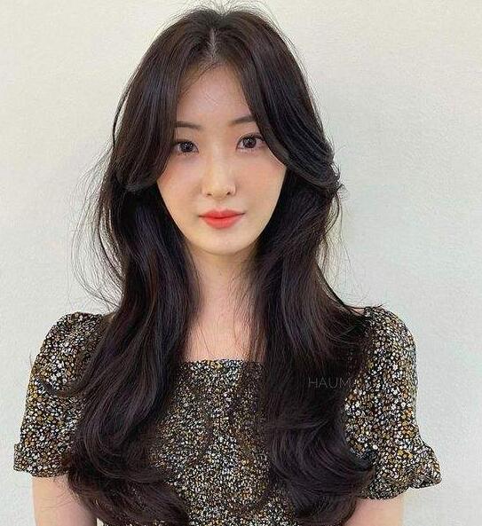 女生烫发发型中长发,分分钟成为女神范