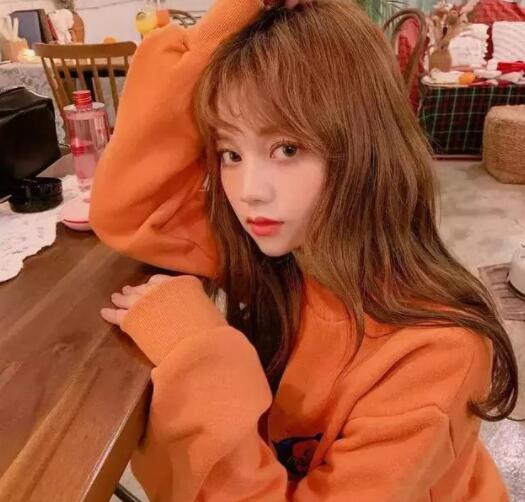 女生染发什么颜色显皮肤白,2022流行的显白发色