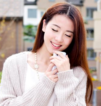 2022冬季气质的中长直发发型 清新优雅温婉动人