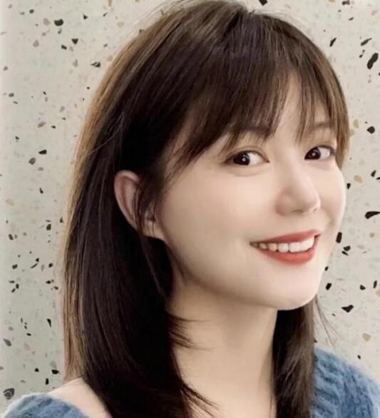 2021最洋气的减龄发型,流行“锁骨发型”的典范!