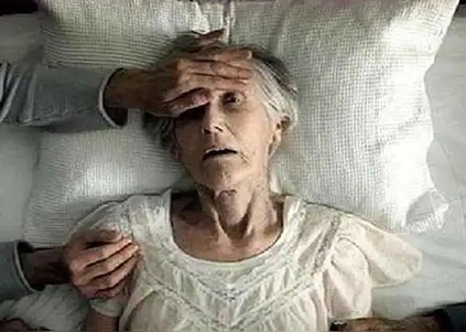 人死前几天开始净肠(临终净身屎一般排几天)