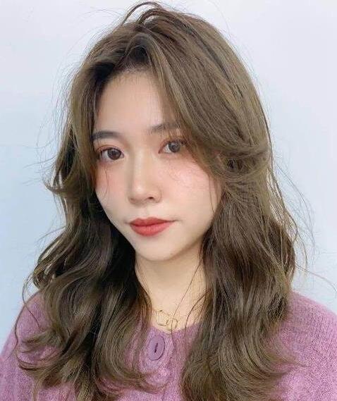 烫发发型2022年最新款女,清爽干净的烫发发型