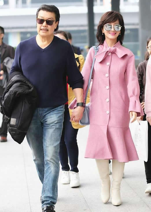 赵雅芝哪像65岁近照曝光：时髦穿搭真年轻（图）