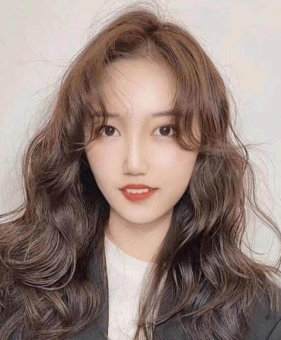 刘海发型女2022年新款,慵懒又不失优雅气质