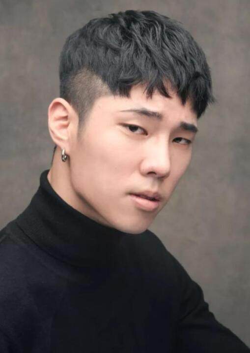 简单2022刘海发型男,打造出不同的格调