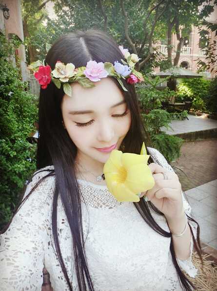 秋季长发直发发型图片 唯美女生长直发发型