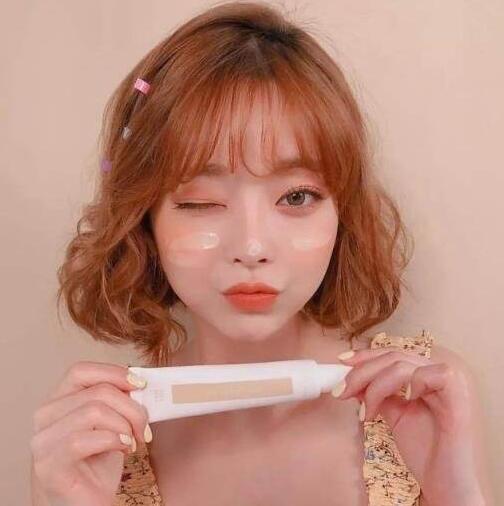 烫发短款发型女款,造型增添甜美优雅氛围