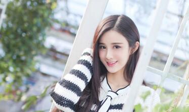 长头发烫直好看吗 长头发直发女孩图片