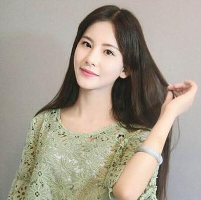 40岁女人新发型中长发,显得特别的年轻化