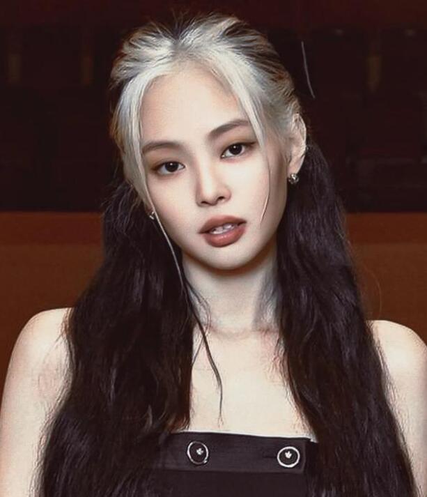 时尚发型女2021流行复古港风造型