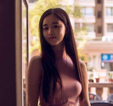 长头发烫直好看吗 长头发直发女孩图片