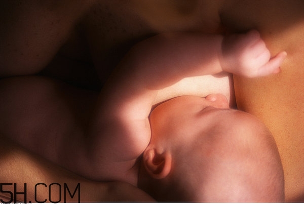 奶粉都是化学成分吗 母乳和奶粉的营养区别