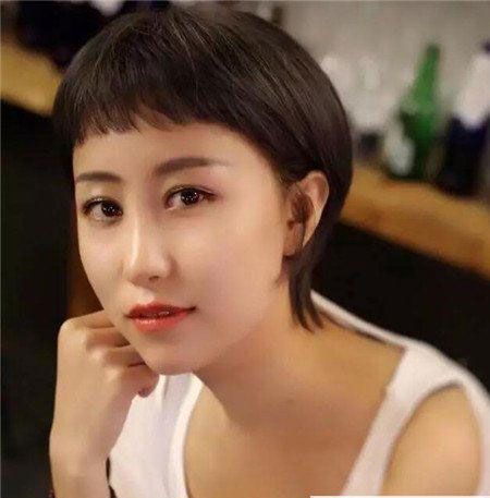 绝美修脸女生短发 长发一剪遮三丑
