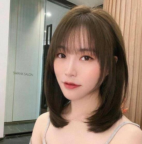 40岁女人减龄直发发型,烫一下更显气质