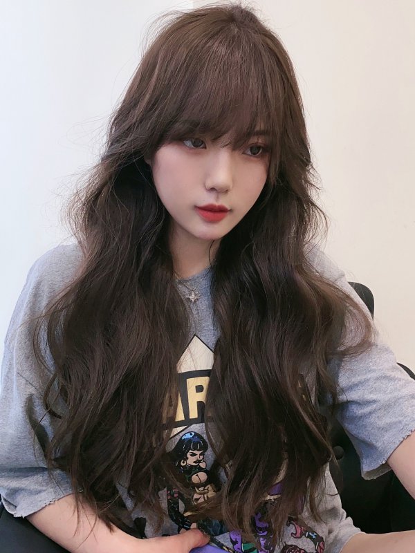 适合大脸圆脸女生长发烫发发型