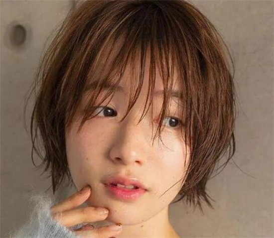 清新女生短发发型图片 清新短发造型照样很美腻